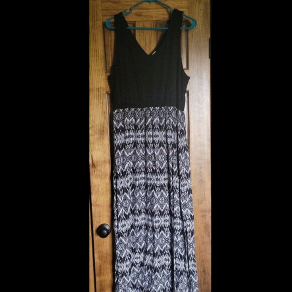 Dresses & Skirts - Womens size xl 16-18 maxi dress